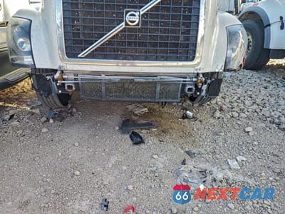 Zdjęcie 9 z 10 samochodu: 2015 VOLVO VNL SEMI TRUCK VIN:4V4NC9EH6FN925088 - miniatura