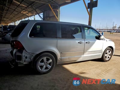 Trzecie zdjęcie samochodu z tyłu: 2010 VOLKSWAGEN ROUTAN SE VIN:2V4RW3D12AR268314 - miniatura