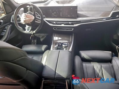 Zdjęcie 8 z 13 samochodu: 2024 BMW X7 M60I VIN:5UX33EM09R9T28892 - miniatura