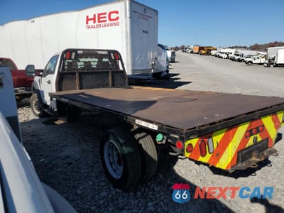 Drugie zdjęcie samochodu z przodu: 2019 FORD F550 SUPER DUTY FLATBED TRUCK VIN:1FDUF5HT7KDA06476 - miniatura