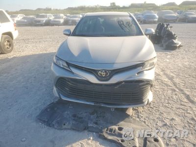 Piąte zdjęcie samochodu w środku: 2020 TOYOTA CAMRY LE VIN:4T1C11AK4LU995620 - miniatura