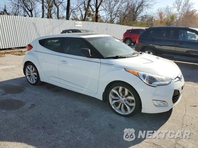 Czwarte zdjęcie samochodu z boku: 2013 HYUNDAI VELOSTER VIN:KMHTC6AD6DU103622 - miniatura