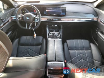 Zdjęcie 8 z 12 samochodu: 2025 BMW 740 I VIN:WBA23EH06SCT72278 - miniatura
