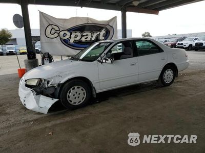 1998 TOYOTA CAMRY CE JT2BG22K2W0126652 - główne zdjęcie licytacji z USA - miniatura