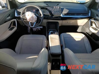 Zdjęcie 8 z 13 samochodu: 2023 BMW X1 XDRIVE28I VIN:WBX73EF03P5X06972 - miniatura