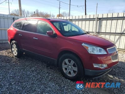 Czwarte zdjęcie samochodu z boku: 2012 CHEVROLET TRAVERSE LT VIN:1GNKVGED2CJ198617 - miniatura