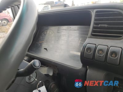 Zdjęcie 9 z 13 samochodu: 2007 ISUZU NPR REFUSE TRUCK VIN:4KLC4B1U47J805356 - miniatura