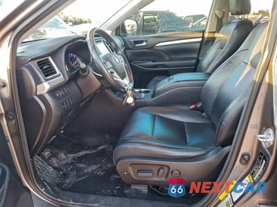 Zdjęcie 7 z 15 samochodu: 2018 TOYOTA HIGHLANDER SE VIN:5TDJZRFH5JS497928 - miniatura