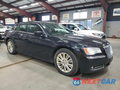 Czwarte zdjęcie samochodu z boku: 2013 CHRYSLER 300 VIN:2C3CCARG6DH568589 - miniatura