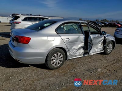 Trzecie zdjęcie samochodu z tyłu: 2012 VOLKSWAGEN JETTA BASE VIN:3VW2K7AJ8CM473985 - miniatura