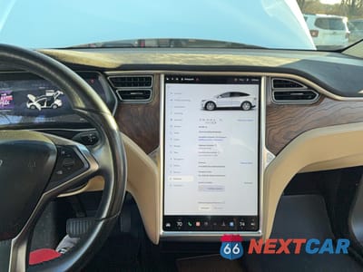Zdjęcie 9 z 10 samochodu: 2016 TESLA MODEL X VIN:5YJXCBE2XGF004399 - miniatura