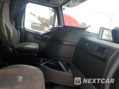 Piąte zdjęcie samochodu w środku: 2023 VOLVO VNL SEMI TRUCK VIN:4V4NC9EJ4PN615350 - miniatura