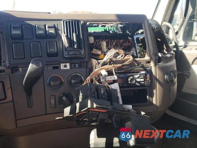 Zdjęcie 9 z 10 samochodu: 2017 VOLVO VNL SEMI TRUCK VIN:4V4N39TG5HN988079 - miniatura