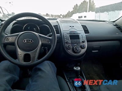 Zdjęcie 8 z 13 samochodu: 2010 KIA SOUL + VIN:KNDJT2A25A7157975 - miniatura