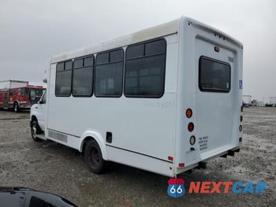 Trzecie zdjęcie samochodu z tyłu: 2019 FORD ECONOLINE E-350 - WHEELCHAIR SHUTTLE BUS *** PRIOR FLEET *** VIN:1FDEE3FS1KDC00958 - miniatura