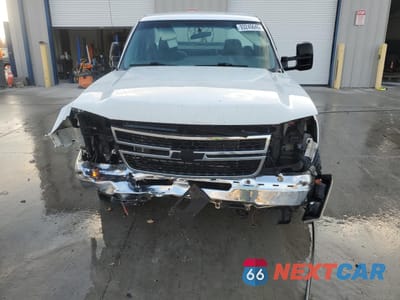 Piąte zdjęcie samochodu w środku: 2003 CHEVROLET SILVERADO C2500 HEAVY DUTY VIN:1GCHC24U93E288109 - miniatura