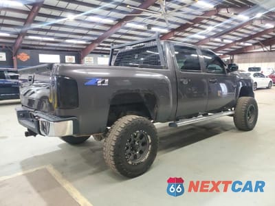 Trzecie zdjęcie samochodu z tyłu: 2010 CHEVROLET SILVERADO K1500 LT VIN:3GCRKSE36AG301076 - miniatura