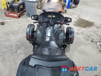 Zdjęcie 6 z 10 samochodu: 2018 CAN-AM SPYDER ROADSTER RT VIN:2BXNBDD29JV004176 - miniatura