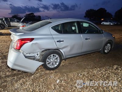 Trzecie zdjęcie samochodu z tyłu: 2018 NISSAN VERSA S VIN:3N1CN7AP1JL882502 - miniatura