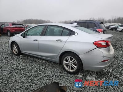 Drugie zdjęcie samochodu z przodu: 2018 CHEVROLET CRUZE LT VIN:1G1BE5SM4J7139721 - miniatura