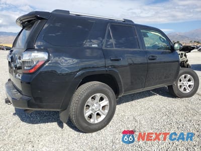 Trzecie zdjęcie samochodu z tyłu: 2021 TOYOTA 4RUNNER SR5/SR5 PREMIUM VIN:JTENU5JR4M5873954 - miniatura