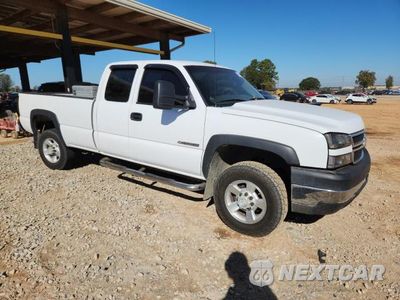 Czwarte zdjęcie samochodu z boku: 2006 CHEVROLET SILVERADO C2500 HEAVY DUTY VIN:1GCHC29U56E162052 - miniatura