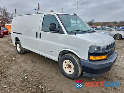 Czwarte zdjęcie samochodu z boku: 2020 CHEVROLET EXPRESS G2 VAN VIN:1GCWGAF19L1270886 - miniatura