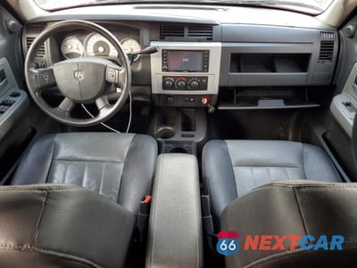 Zdjęcie 8 z 15 samochodu: 2008 DODGE DAKOTA QUAD LARAMIE VIN:1D7HW58N28S545122 - miniatura