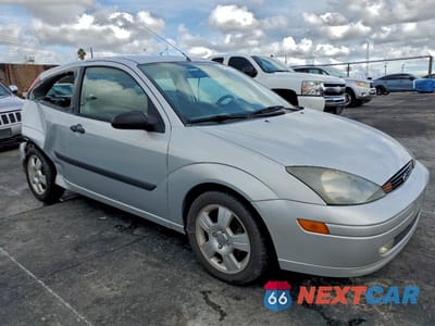 Czwarte zdjęcie samochodu z boku: 2003 FORD FOCUS ZX3 VIN:3FAFP31Z13R166798 - miniatura