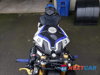 Piąte zdjęcie samochodu w środku: 2023 YAMAHA YZFR1M VIN:JYARN67E4PA000581 - miniatura