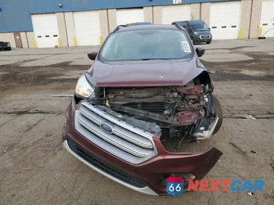 Piąte zdjęcie samochodu w środku: 2018 FORD ESCAPE SE VIN:1FMCU9GD4JUC69381 - miniatura
