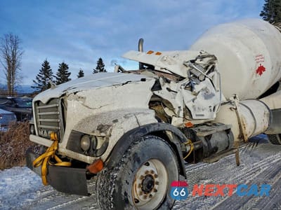 Zdjęcie 9 z 10 samochodu: 2004 MACK 700 CV700 VIN:1M2AG11C04M013291 - miniatura
