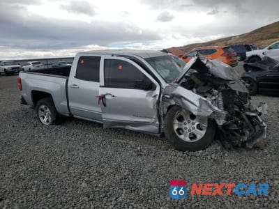 Czwarte zdjęcie samochodu z boku: 2018 CHEVROLET SILVERADO K1500 LT VIN:3GCUKREC2JG124223 - miniatura
