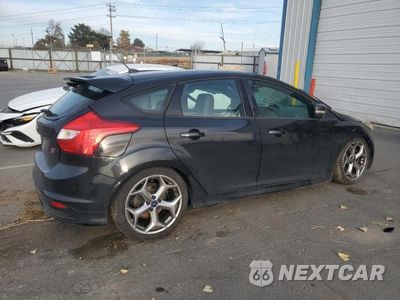Trzecie zdjęcie samochodu z tyłu: 2013 FORD FOCUS ST VIN:1FADP3L95DL313497 - miniatura