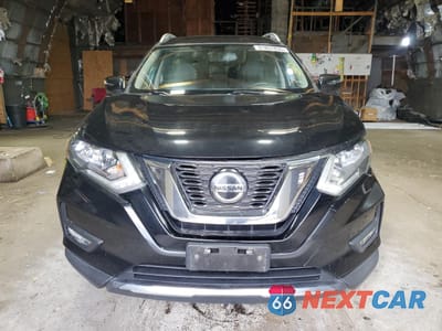 Piąte zdjęcie samochodu w środku: 2019 NISSAN ROGUE S VIN:5N1AT2MV1KC802440 - miniatura