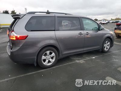 Trzecie zdjęcie samochodu z tyłu: 2017 TOYOTA SIENNA LE VIN:5TDKZ3DC5HS876138 - miniatura