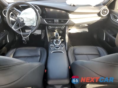 Zdjęcie 8 z 13 samochodu: 2022 ALFA ROMEO GIULIA VIN:ZARFANAN3N7652985 - miniatura
