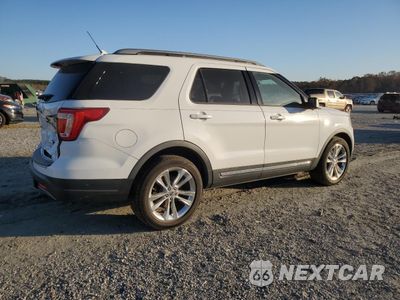 Trzecie zdjęcie samochodu z tyłu: 2019 FORD EXPLORER XLT VIN:1FM5K7D80KGA83198 - miniatura