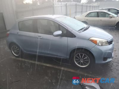 Czwarte zdjęcie samochodu z boku: 2013 TOYOTA YARIS VIN:JTDKTUD33DD543711 - miniatura