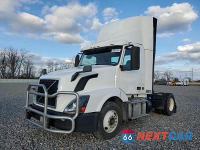 Drugie zdjęcie samochodu z przodu: 2018 VOLVO VNL SEMI TRUCK VIN:4V4N39TG6JN892841 - miniatura