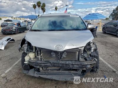 Piąte zdjęcie samochodu w środku: 2015 TOYOTA SIENNA XLE VIN:5TDYK3DC7FS568643 - miniatura