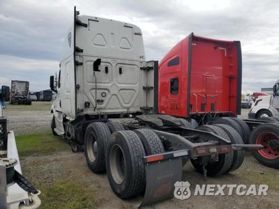 Trzecie zdjęcie samochodu z tyłu: 2018 FREIGHTLINER CASCADIA 126 SEMI TRUCK VIN:3AKJHHDR4JSJX8060 - miniatura