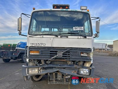 Zdjęcie 7 z 10 samochodu: 1997 VOLVO ROLL-OFF CONTAINER TRUCK VIN:4VM2CKFD9VR476731 - miniatura