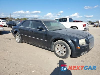 Czwarte zdjęcie samochodu z boku: 2008 CHRYSLER 300 LX VIN:2C3KA43R38H253350 - miniatura