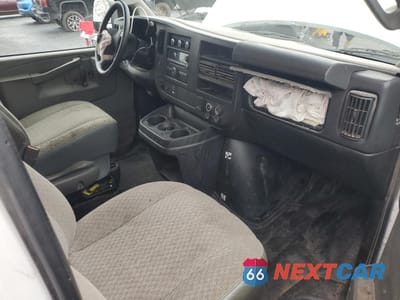 Zdjęcie 8 z 12 samochodu: 2016 CHEVROLET EXPRESS G2500 VIN:1GCWGAFF5G1248496 - miniatura