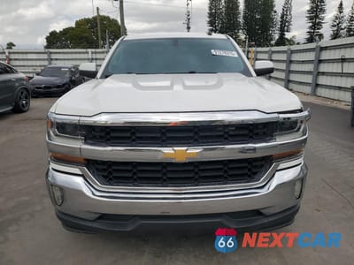 Piąte zdjęcie samochodu w środku: 2018 CHEVROLET SILVERADO C1500 LT VIN:3GCPCRECXJG597832 - miniatura