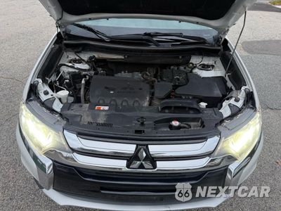 Zdjęcie 7 z 13 samochodu: 2018 MITSUBISHI OUTLANDER SE VIN:JA4AZ3A37JZ033119 - miniatura