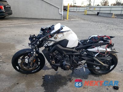 Trzecie zdjęcie samochodu z tyłu: 2017 YAMAHA FZ09 VIN:JYARN53E9HA001324 - miniatura