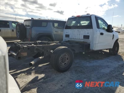 Trzecie zdjęcie samochodu z tyłu: 2021 FORD F250 SUPER DUTY TRUCK CAB AND CHASSIS VIN:1FDBF2A61MED90214 - miniatura