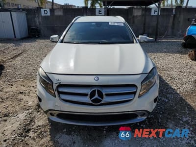 Piąte zdjęcie samochodu w środku: 2017 MERCEDES-BENZ GLA 250 VIN:WDCTG4EB2HJ346674 - miniatura